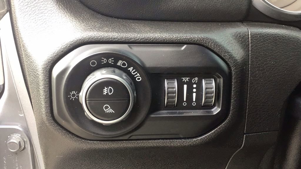 Used 2020 Jeep Gladiator Overland image 19