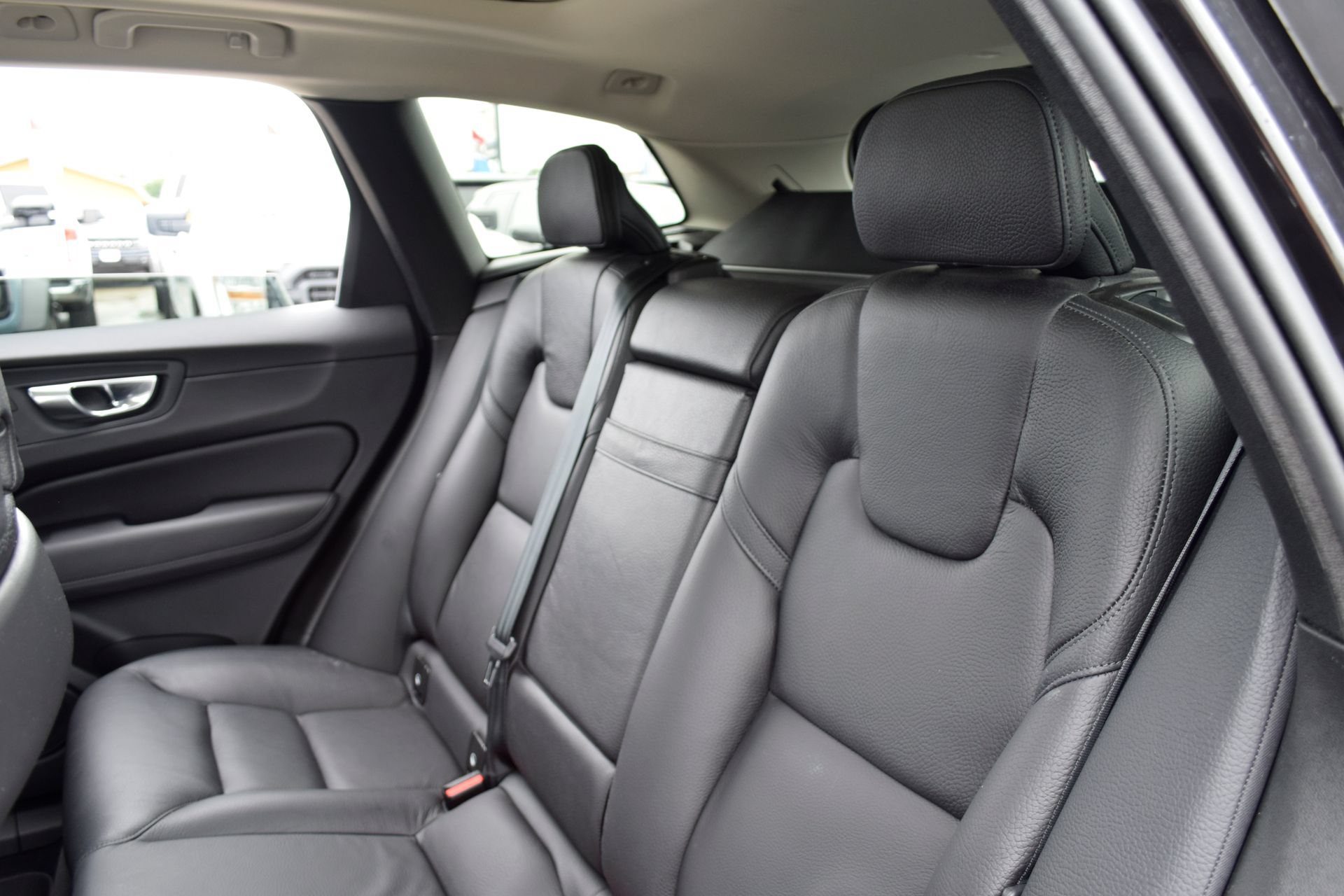 Used 2021 Volvo XC60 T5 Momentum w/ Premium Package FWD image 18