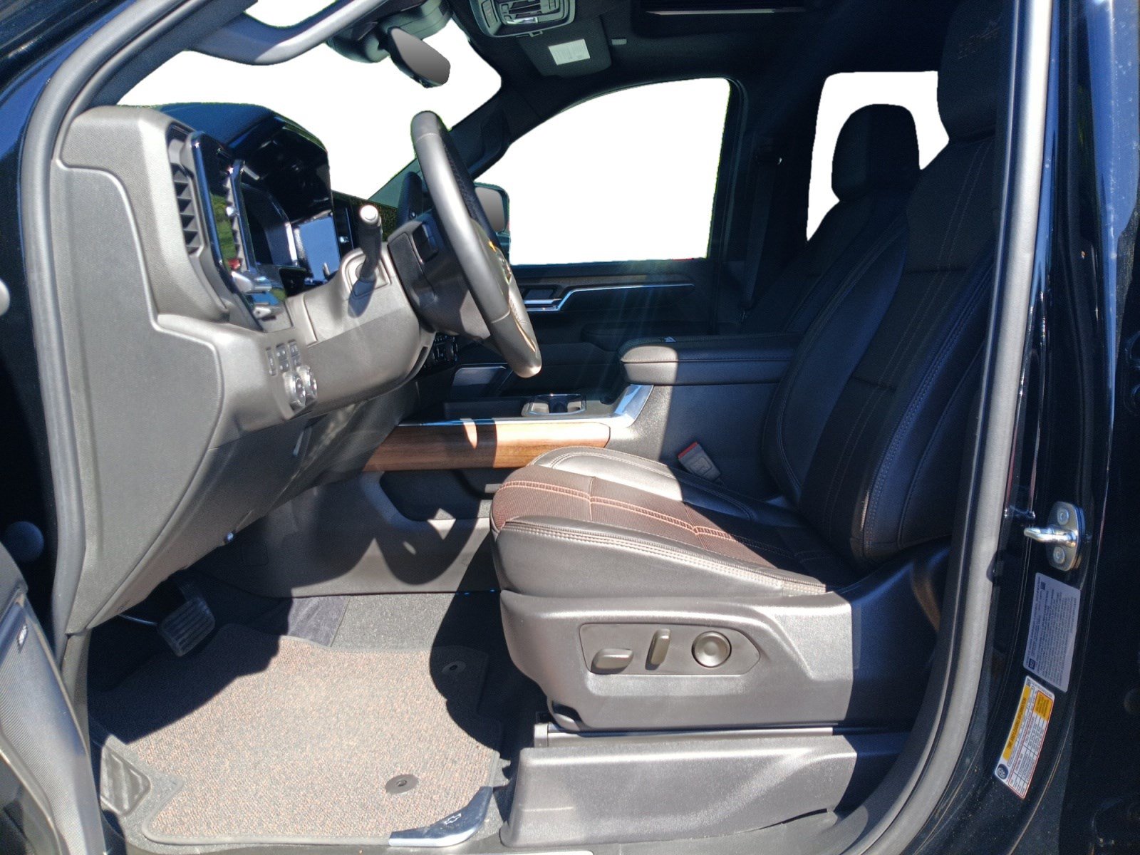 Used 2024 Chevrolet Silverado 3500 High Country w/ High Country Premium Package AWD/4WD image 9