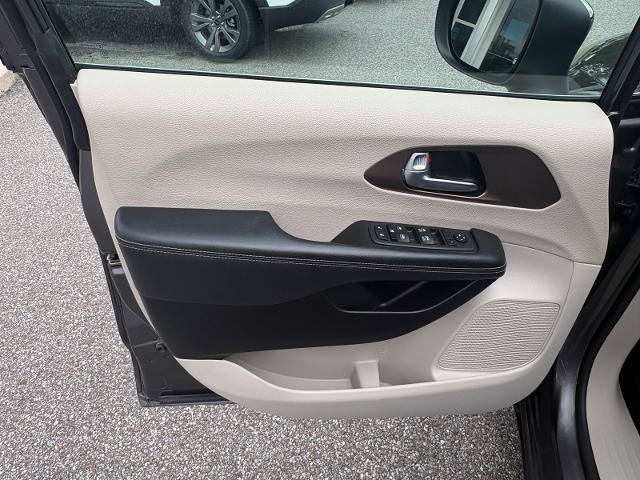 Used 2023 Chrysler Voyager LX FWD image 10