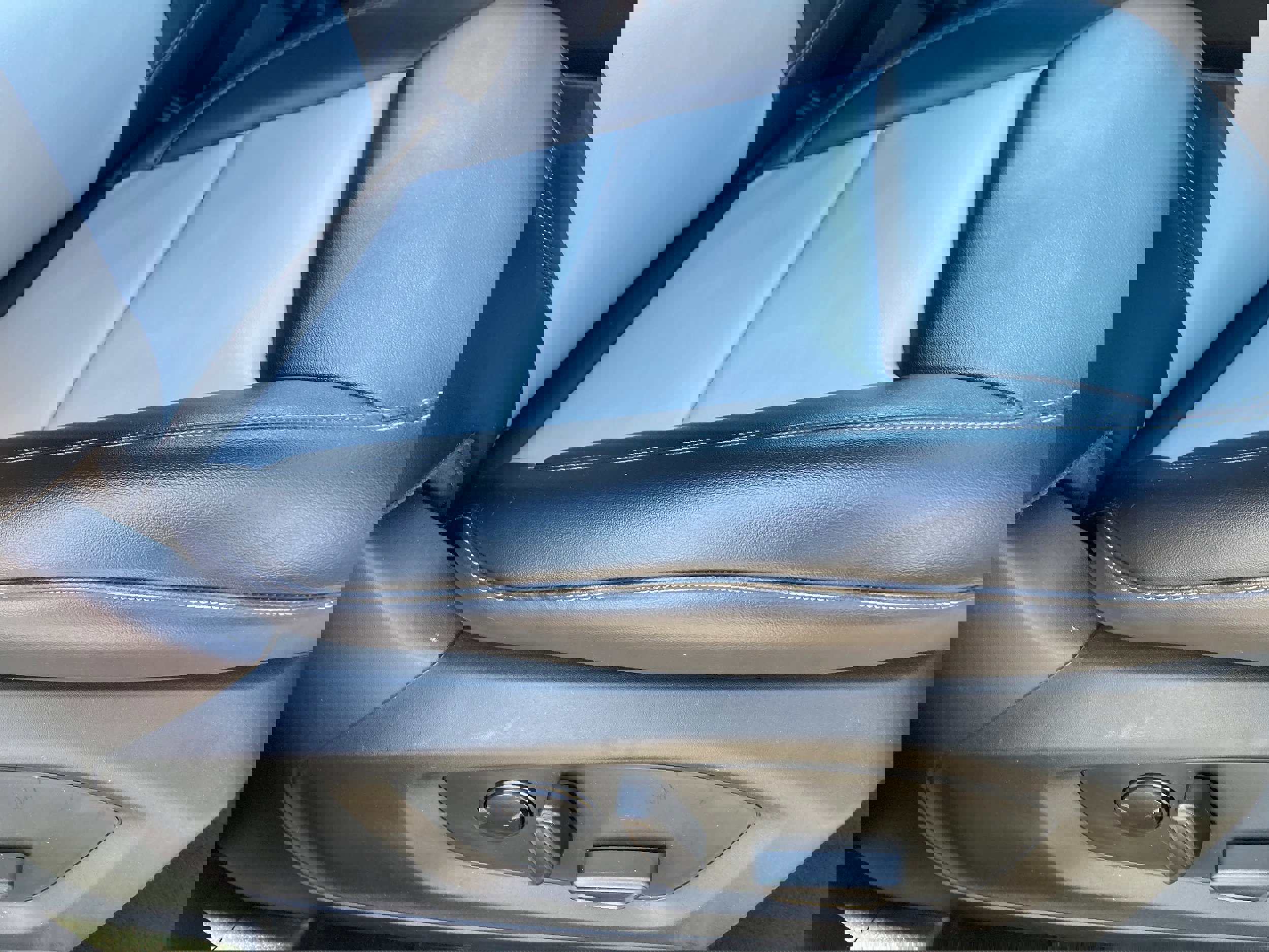 Certified 2022 Ford Explorer XLT w/ Equipment Group 202A image 14