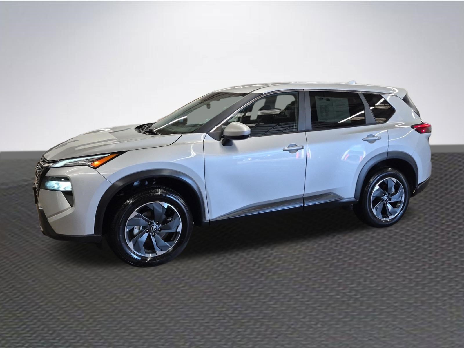 Used 2024 Nissan Rogue SV AWD/4WD image 2