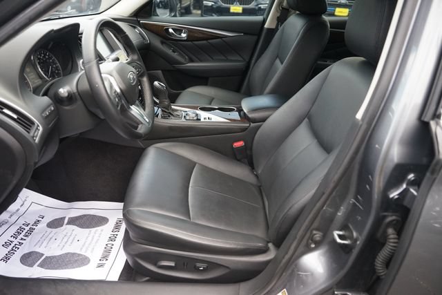Used 2018 INFINITI Q50 Luxe w/ Essential Package (3.0T Luxe) RWD image 9