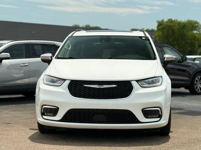 Used 2023 Chrysler Pacifica Limited FWD image 40