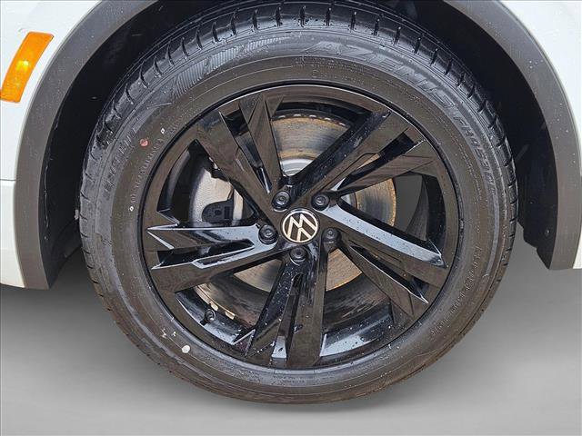 Used 2023 Volkswagen Tiguan SE R-Line FWD image 25