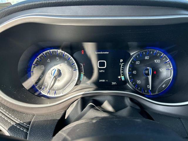 Used 2025 Chrysler Pacifica Select FWD image 24