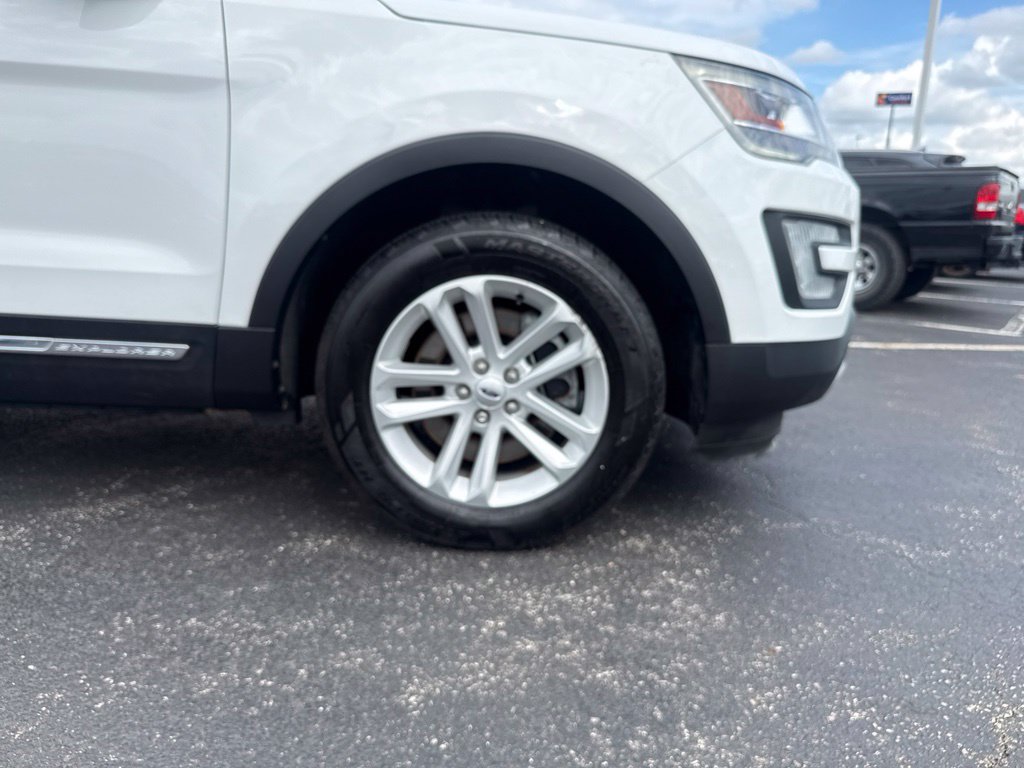 Certified 2017 Ford Explorer XLT FWD image 44