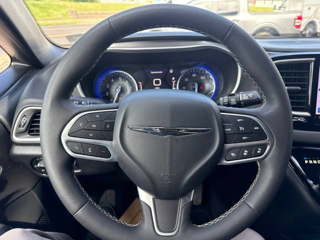 Used 2025 Chrysler Pacifica Select FWD image 19