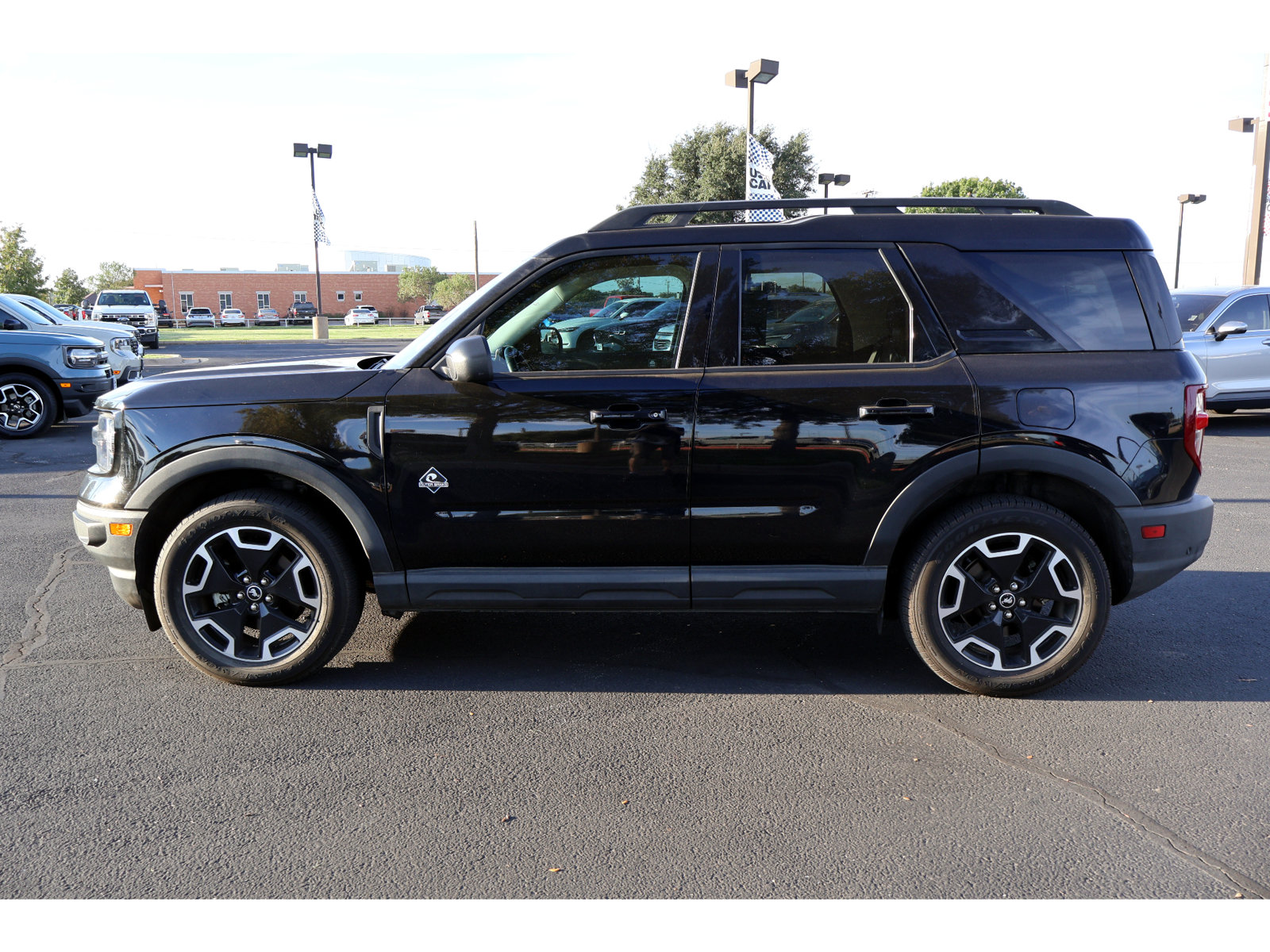 Certified 2023 Ford Bronco Sport Outer Banks w/ Tech Package AWD/4WD image 2