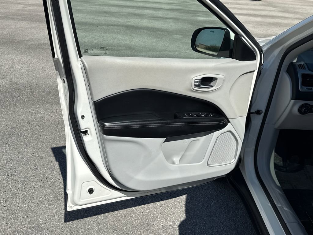 Used 2019 Jeep Compass Latitude image 14