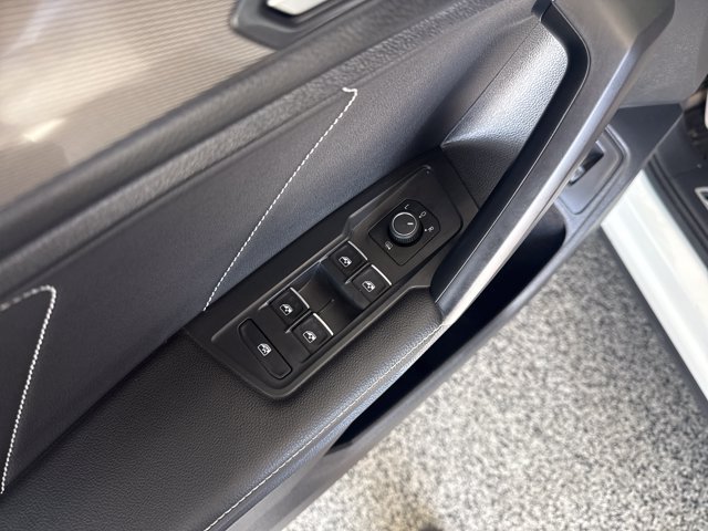 Used 2022 Volkswagen Tiguan SE R-Line AWD/4WD image 6