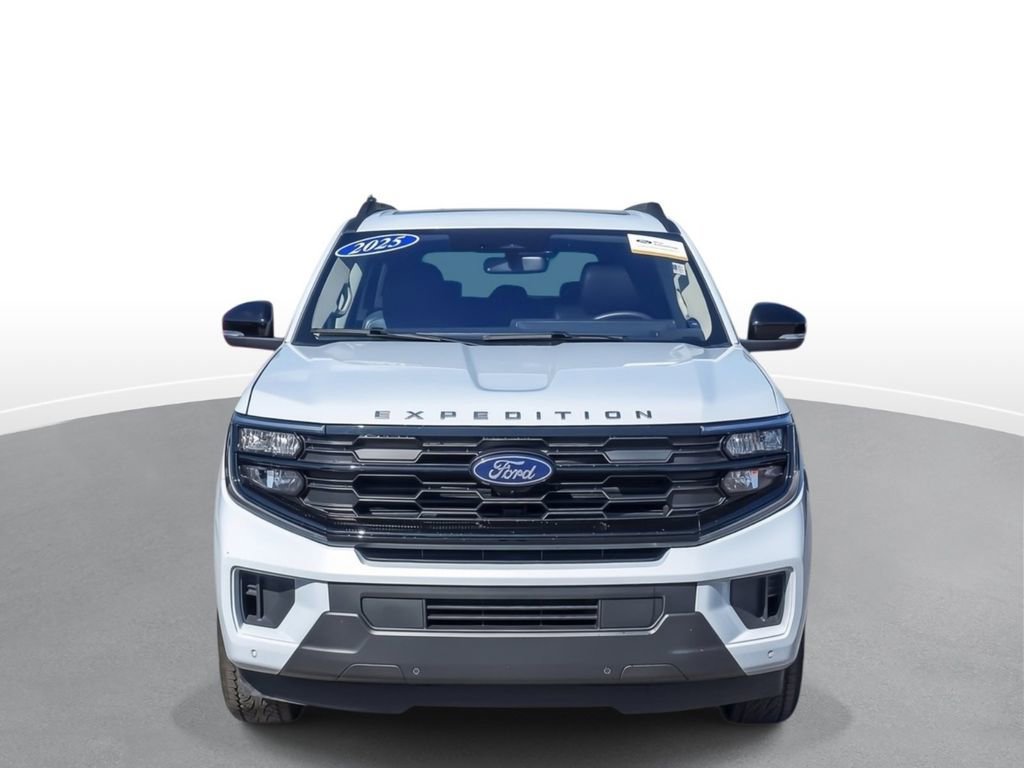 Certified 2025 Ford Expedition Active AWD/4WD image 3