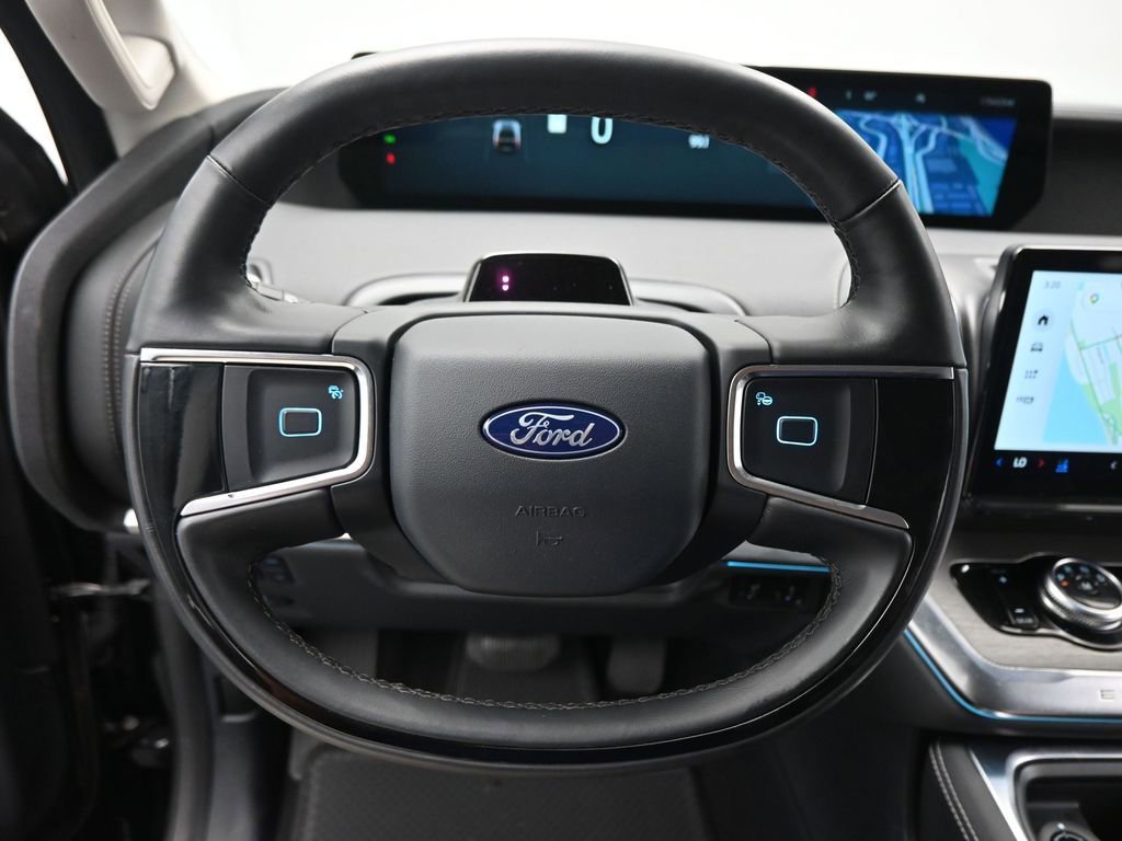 Certified 2025 Ford Expedition Platinum image 12