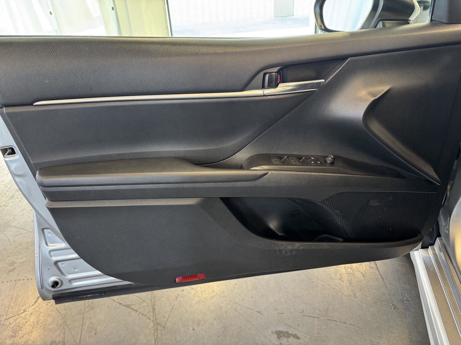 Used 2022 Toyota Camry SE image 16