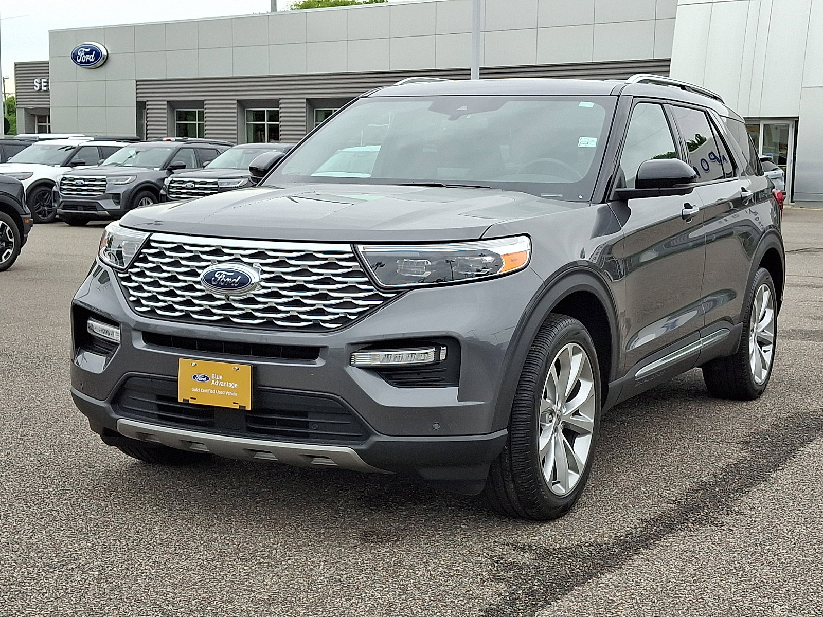 Certified 2023 Ford Explorer Platinum w/ Technology Package AWD/4WD image 4