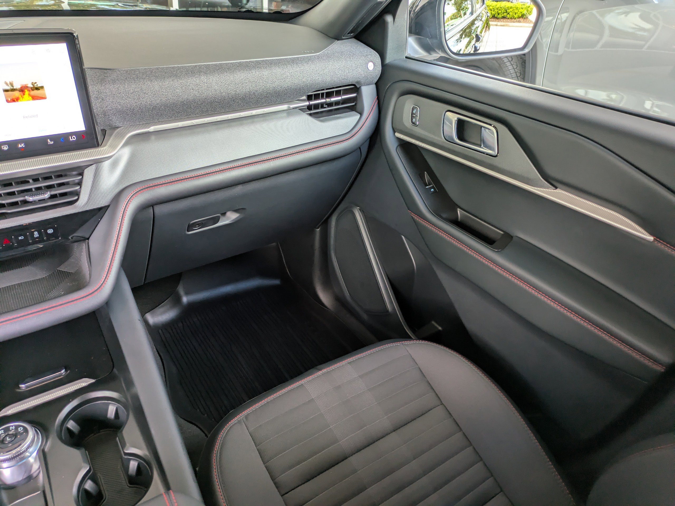 Certified 2025 Ford Explorer ST-Line AWD/4WD image 15