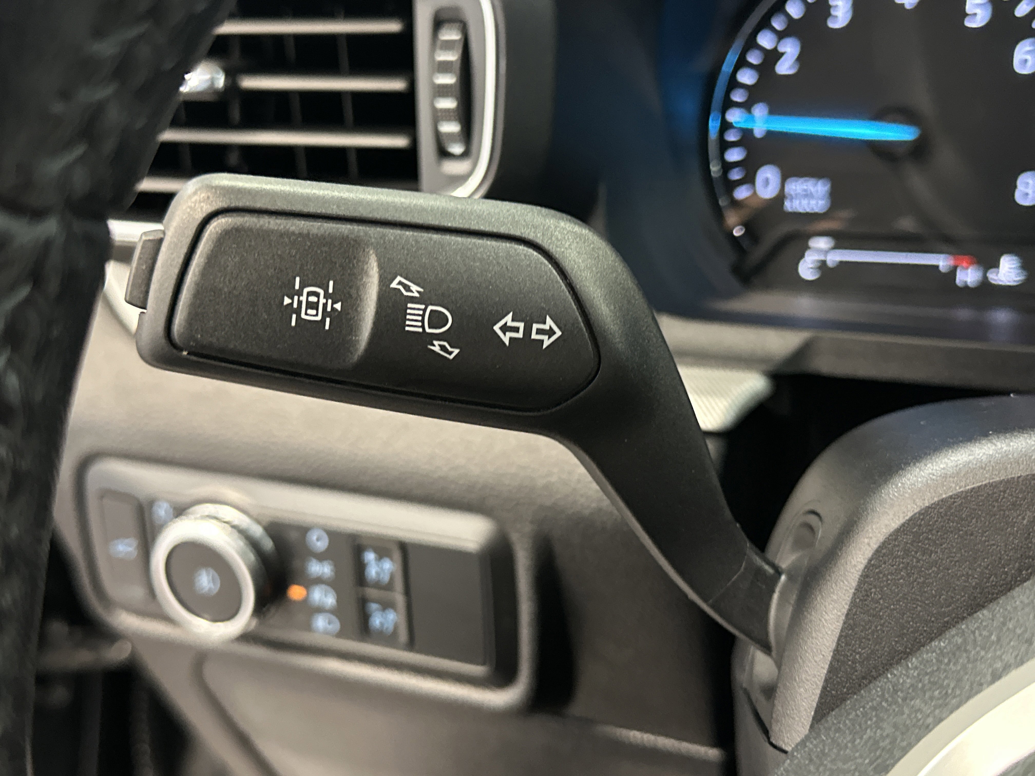 Certified 2022 Ford Explorer XLT w/ Equipment Group 202A image 37