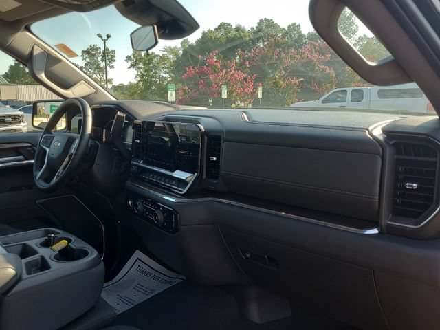 Used 2023 Chevrolet Silverado 1500 LT AWD/4WD image 17