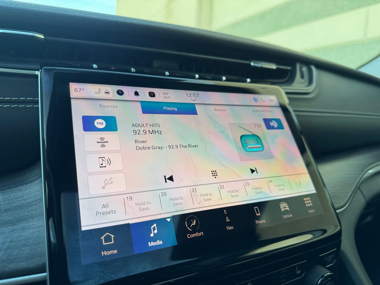 Used 2022 Jeep Grand Cherokee L Limited w/ Black Appearance Package image 27