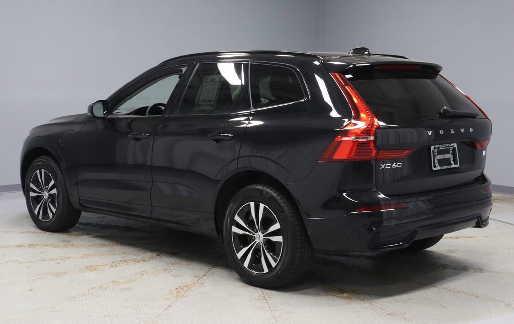 Used 2024 Volvo XC60 T8 Core AWD/4WD image 3