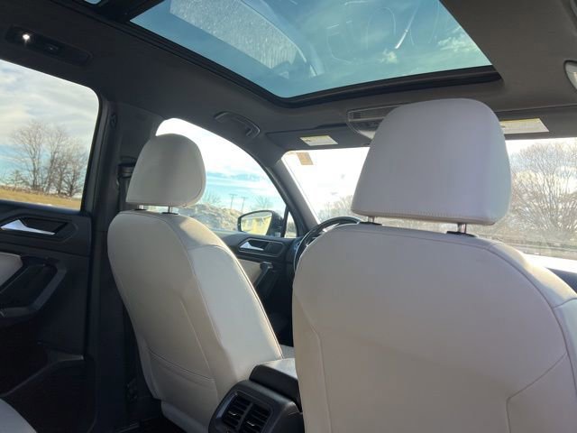 Used 2020 Volkswagen Tiguan SE R-Line image 34