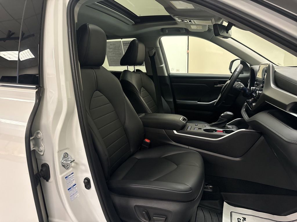 Used 2020 Toyota Highlander XLE image 48
