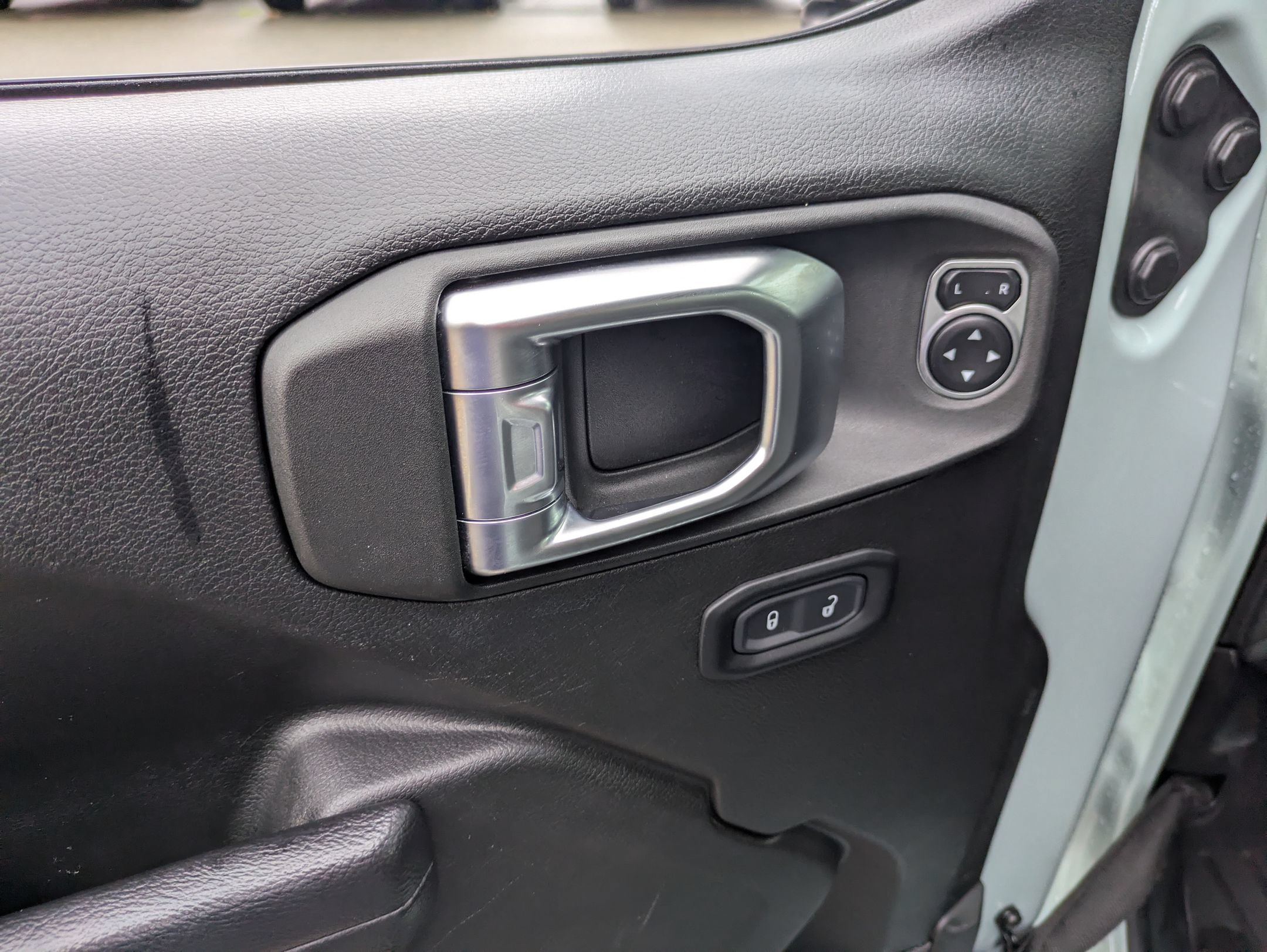 Used 2024 Jeep Wrangler Unlimited Sport AWD/4WD image 16