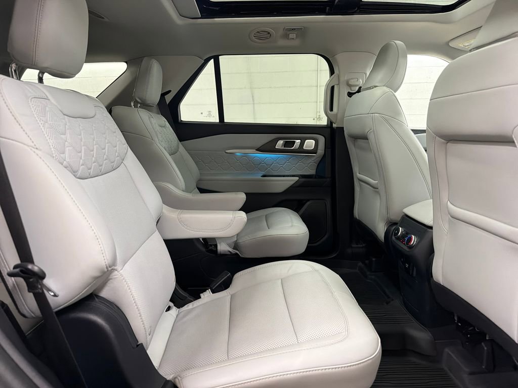 Certified 2025 Ford Explorer Platinum w/ Ultimate Package AWD/4WD image 33
