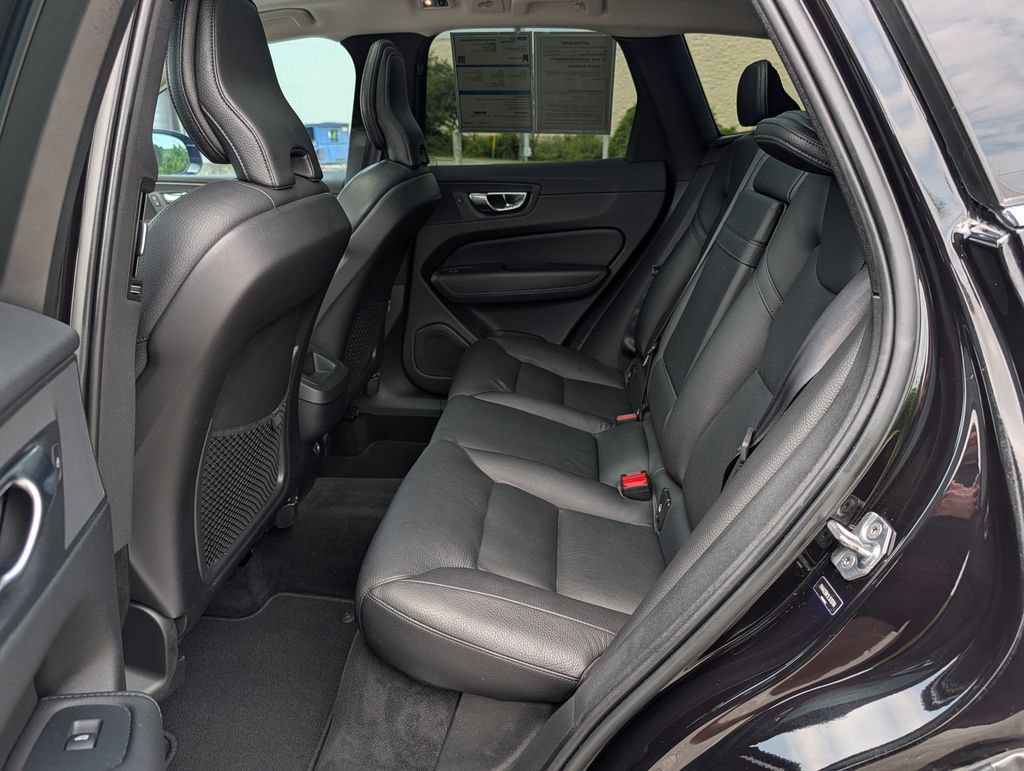 Used 2020 Volvo XC60 T6 Momentum AWD/4WD image 20
