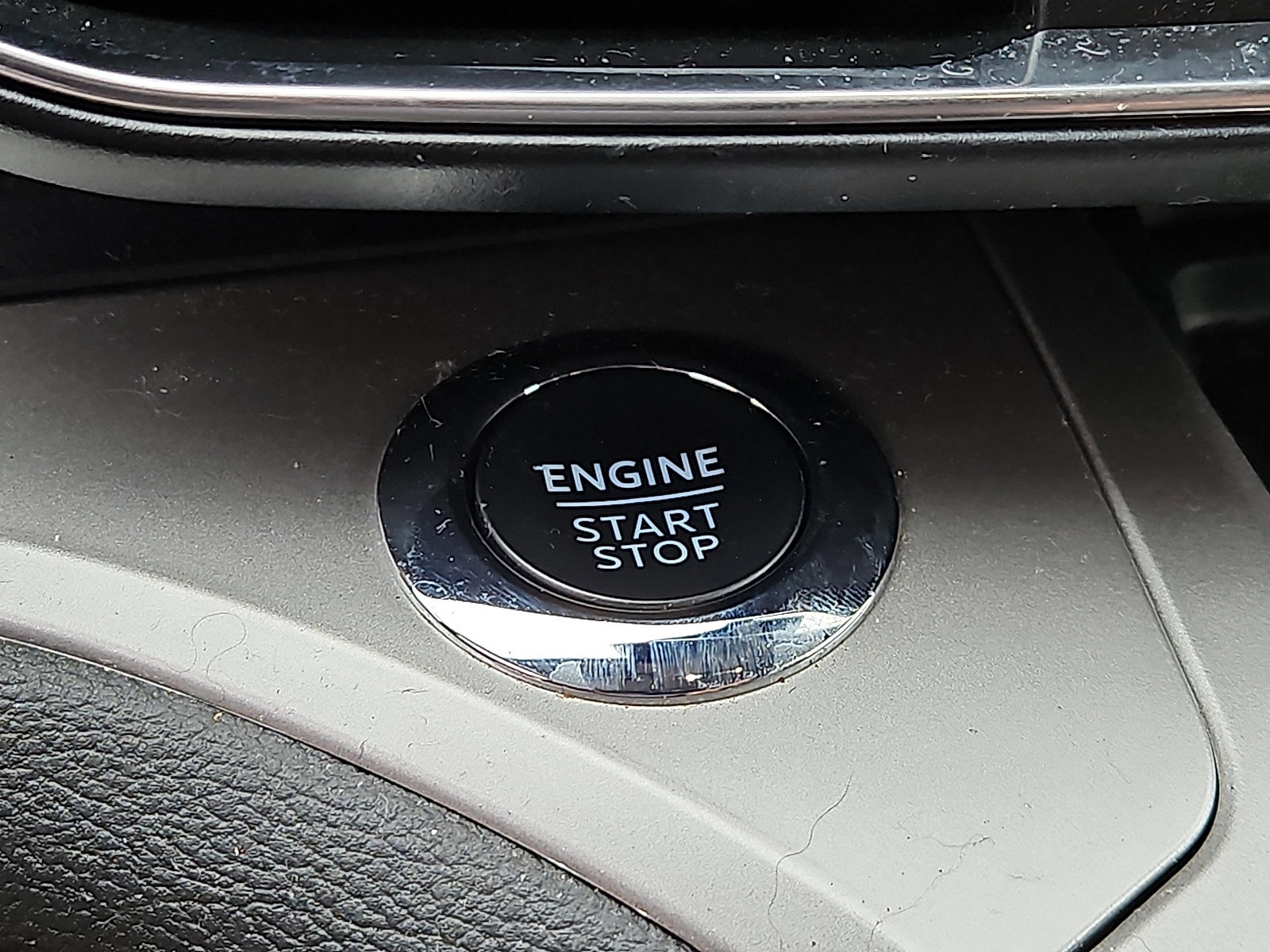 Certified 2022 Ford Explorer XLT w/ Equipment Group 202A image 26