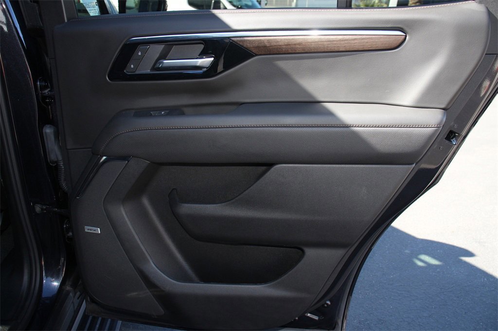 Used 2025 Chevrolet Tahoe High Country image 25