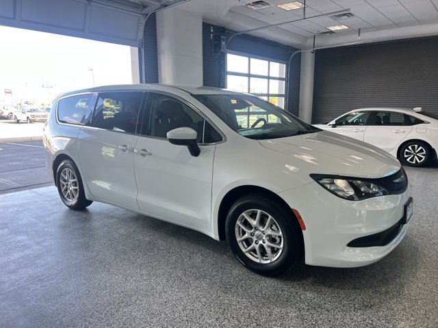 Used 2023 Chrysler Voyager LX FWD image 3