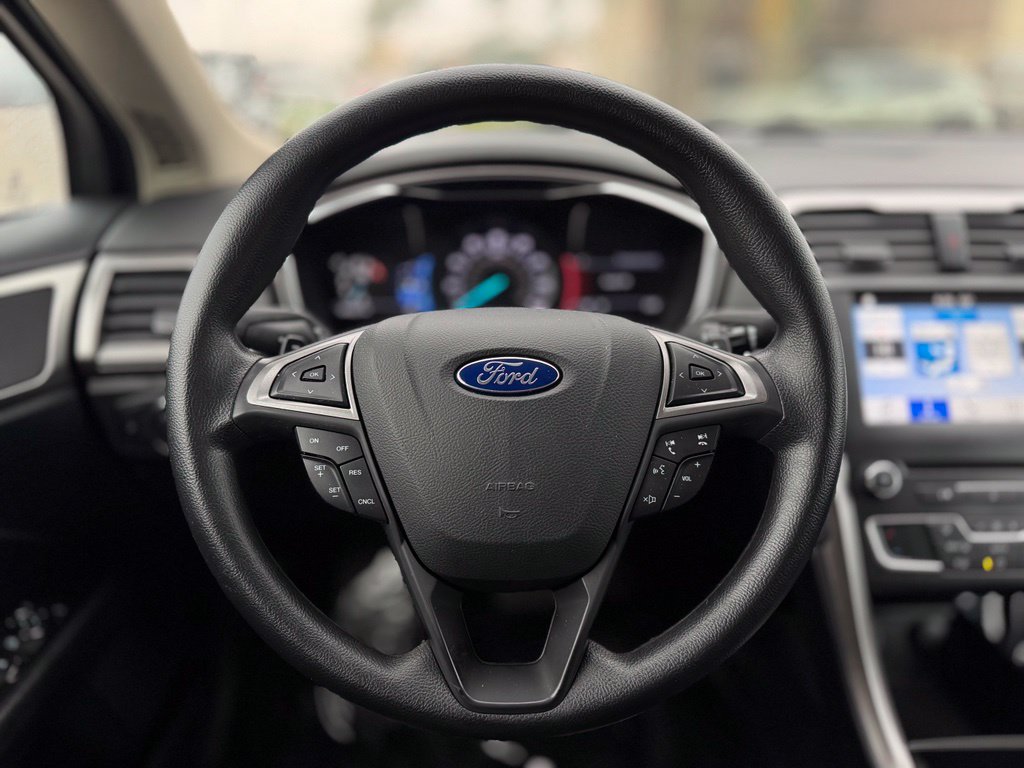 Certified 2017 Ford Fusion SE w/ Fusion SE Technology Package FWD image 34