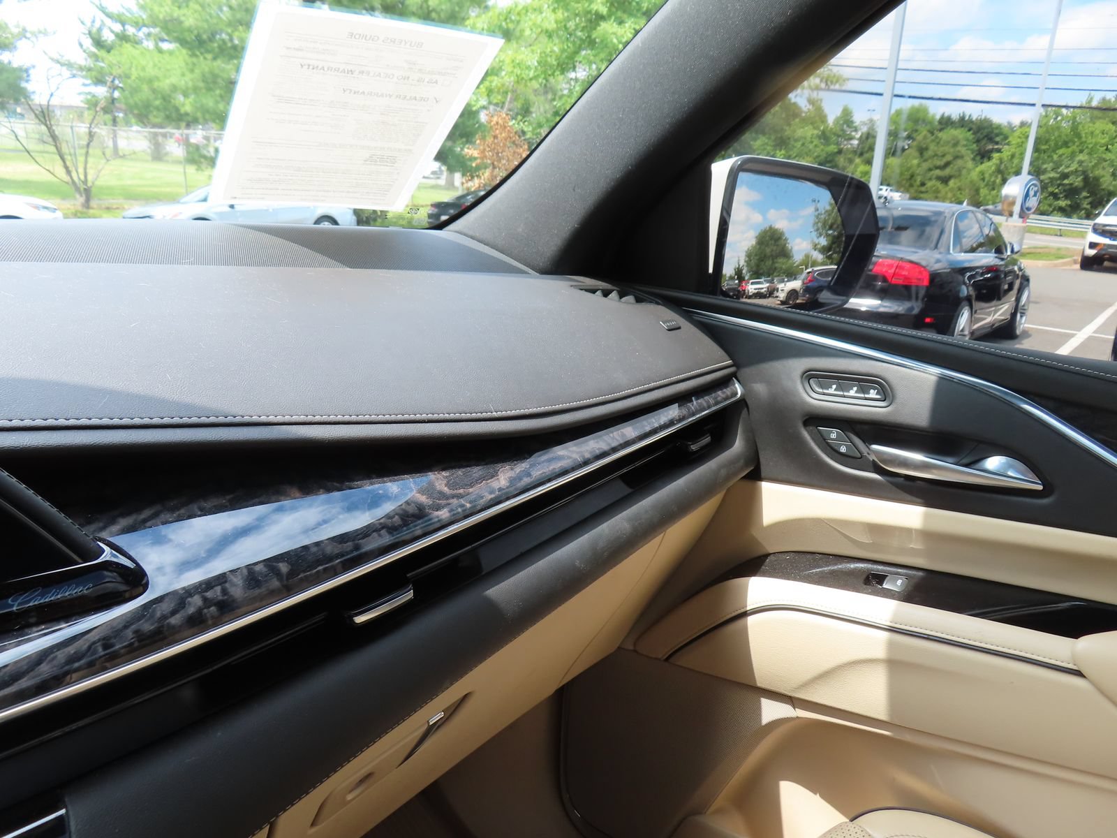 Used 2021 Cadillac Escalade Premium Luxury w/ Performance Package AWD/4WD image 22