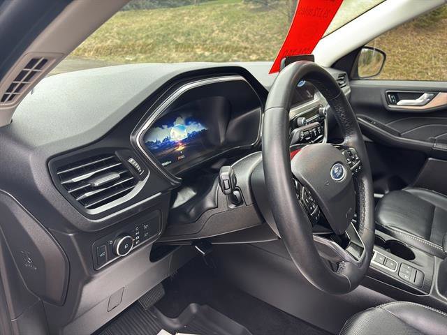 Certified 2022 Ford Escape Titanium w/ Class II Trailer Tow Package image 13