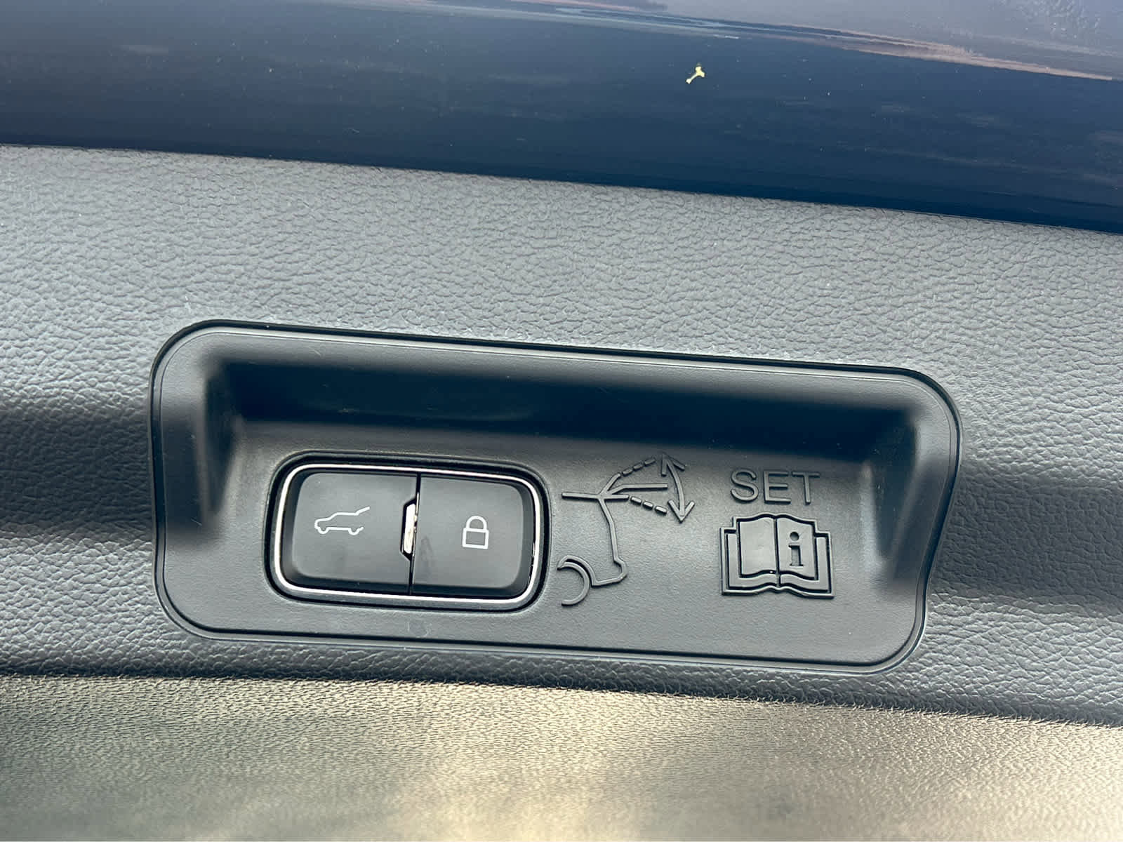 Certified 2023 Ford Explorer XLT image 9