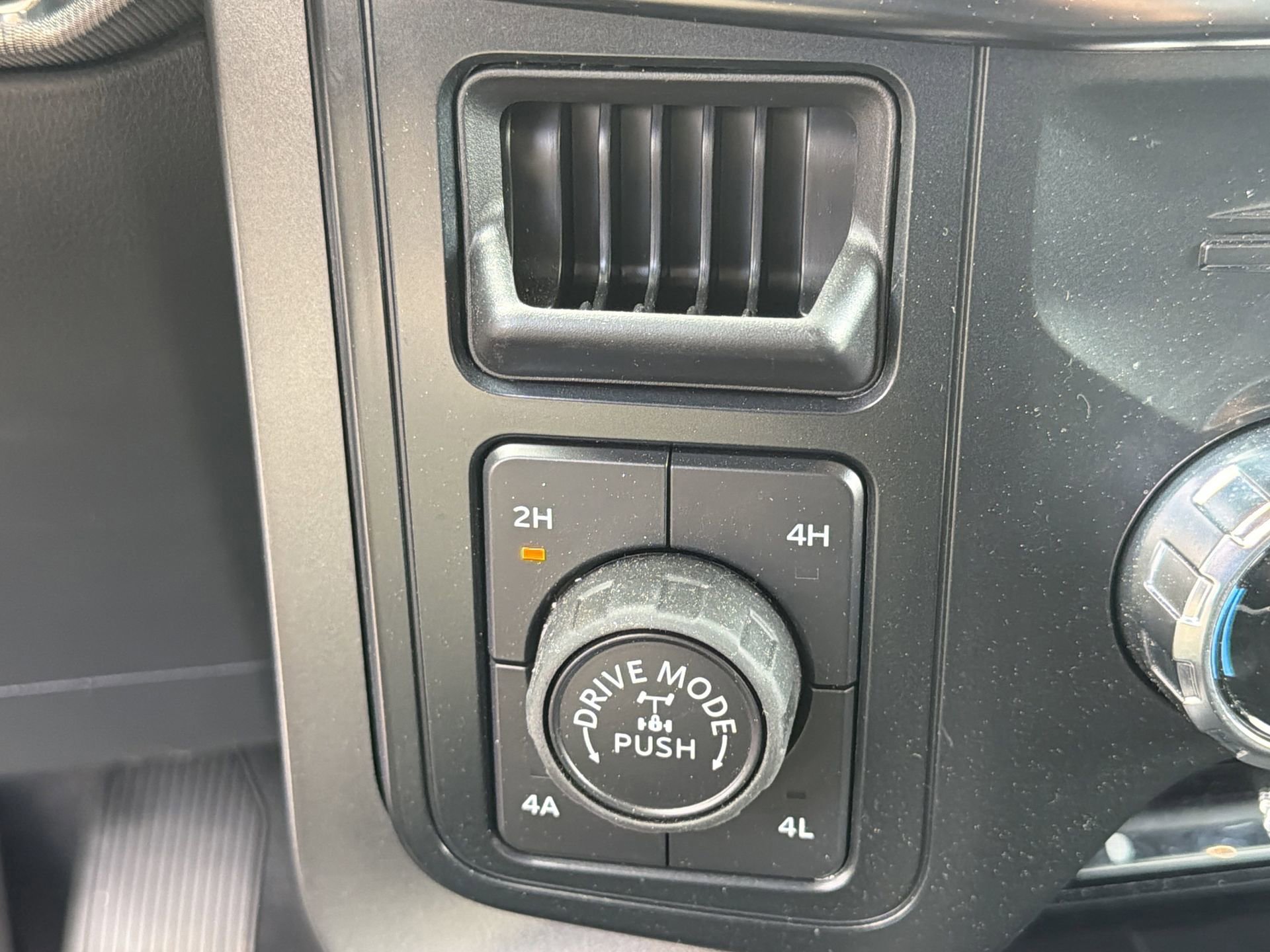 Certified 2025 Ford F150 Lariat w/ Equipment Group 501A Mid image 18