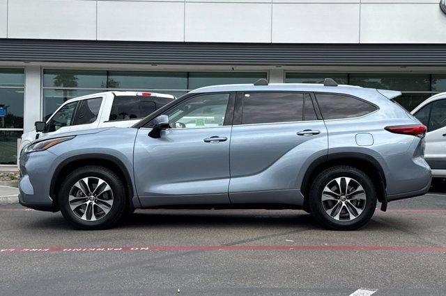 Used 2022 Toyota Highlander XLE image 6