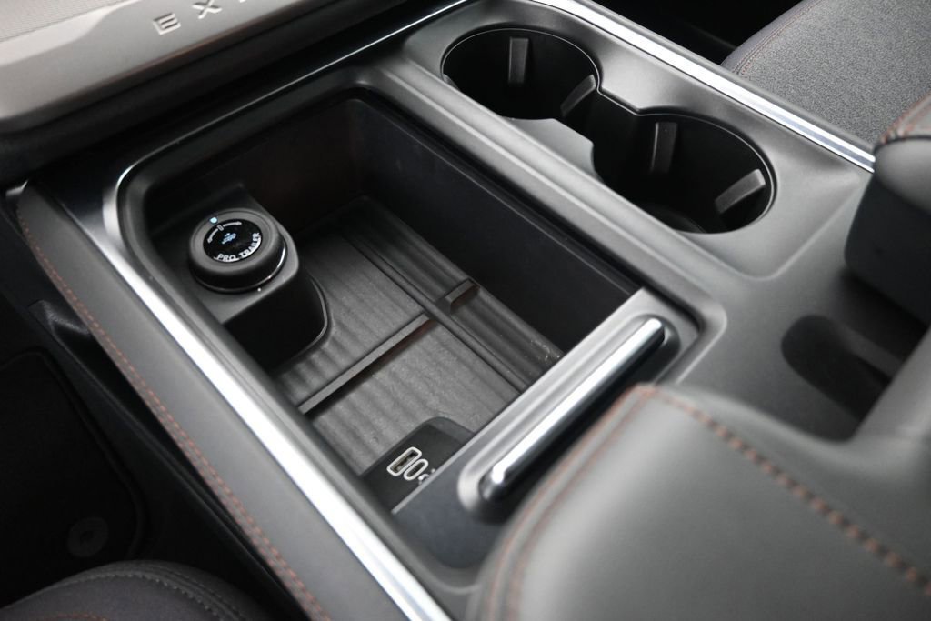 Certified 2025 Ford Expedition Active AWD/4WD image 18