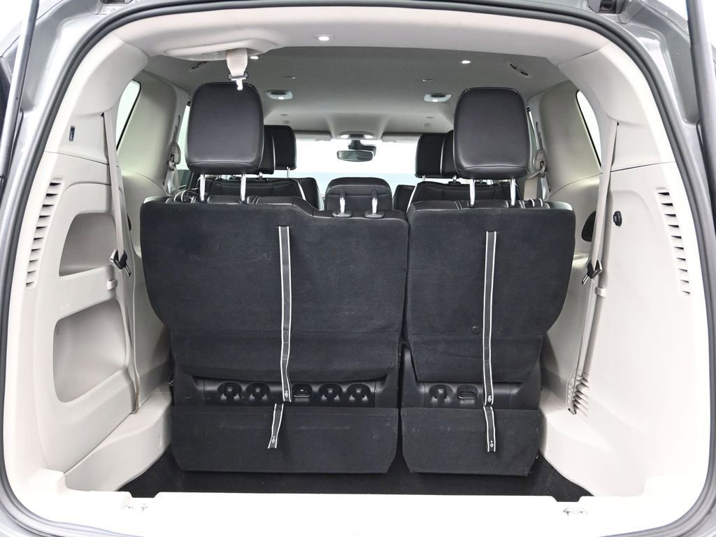 Used 2023 Chrysler Pacifica Touring-L image 12