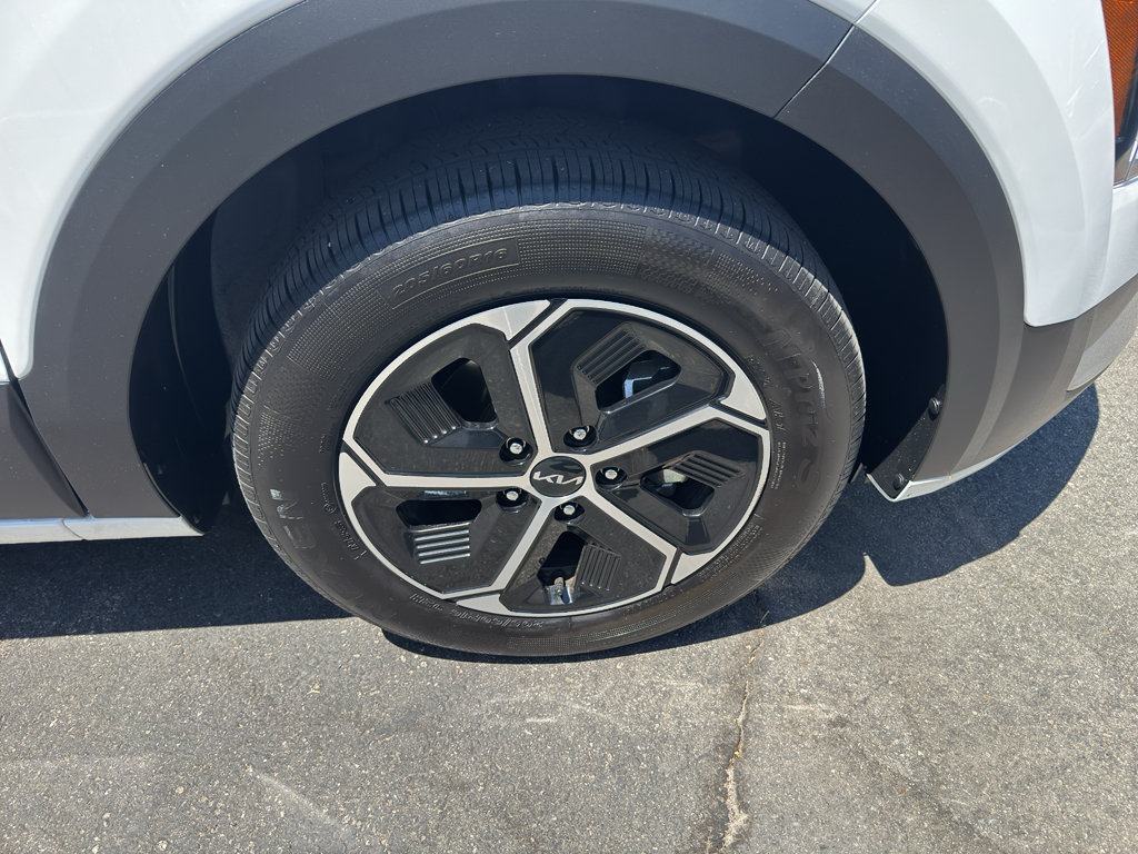 Used 2025 Kia Niro LX FWD image 5