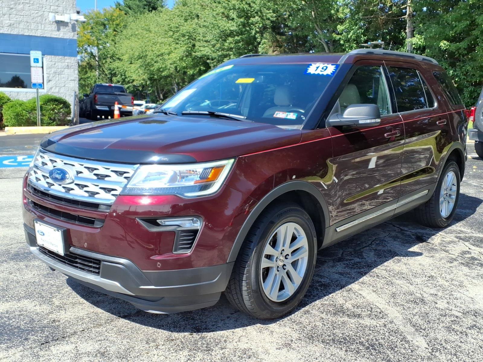 Certified 2019 Ford Explorer XLT w/ Equipment Group 202A AWD/4WD image 8