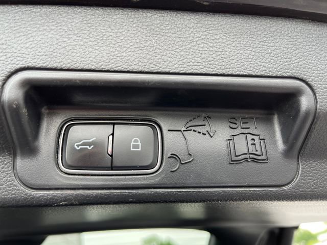 Certified 2022 Ford Explorer Limited AWD/4WD image 9