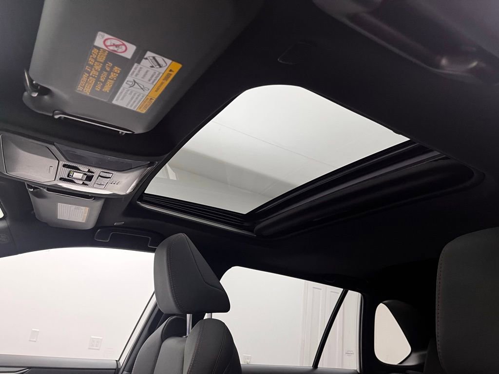 Used 2023 Toyota RAV4 SE w/ Weather & Moonroof Package image 4