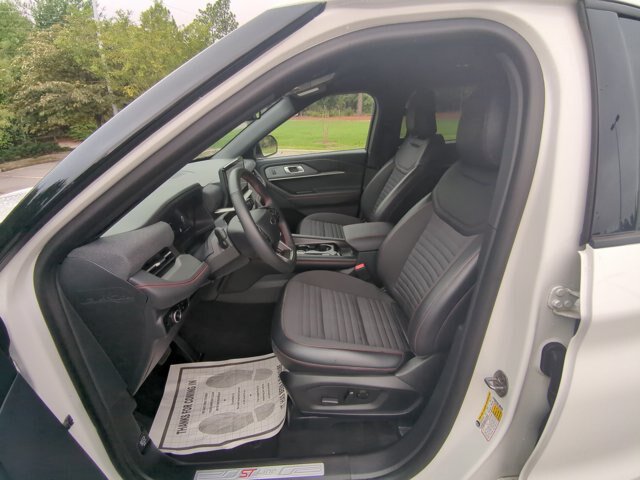 Certified 2025 Ford Explorer ST-Line w/ Premium Package AWD/4WD image 14