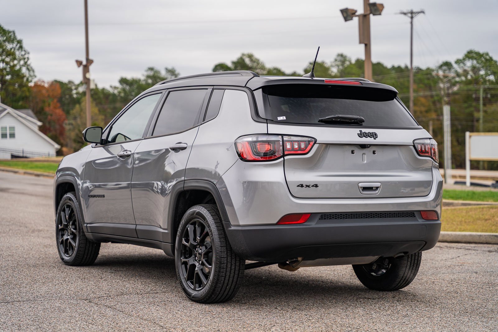 Used 2023 Jeep Compass Altitude image 3