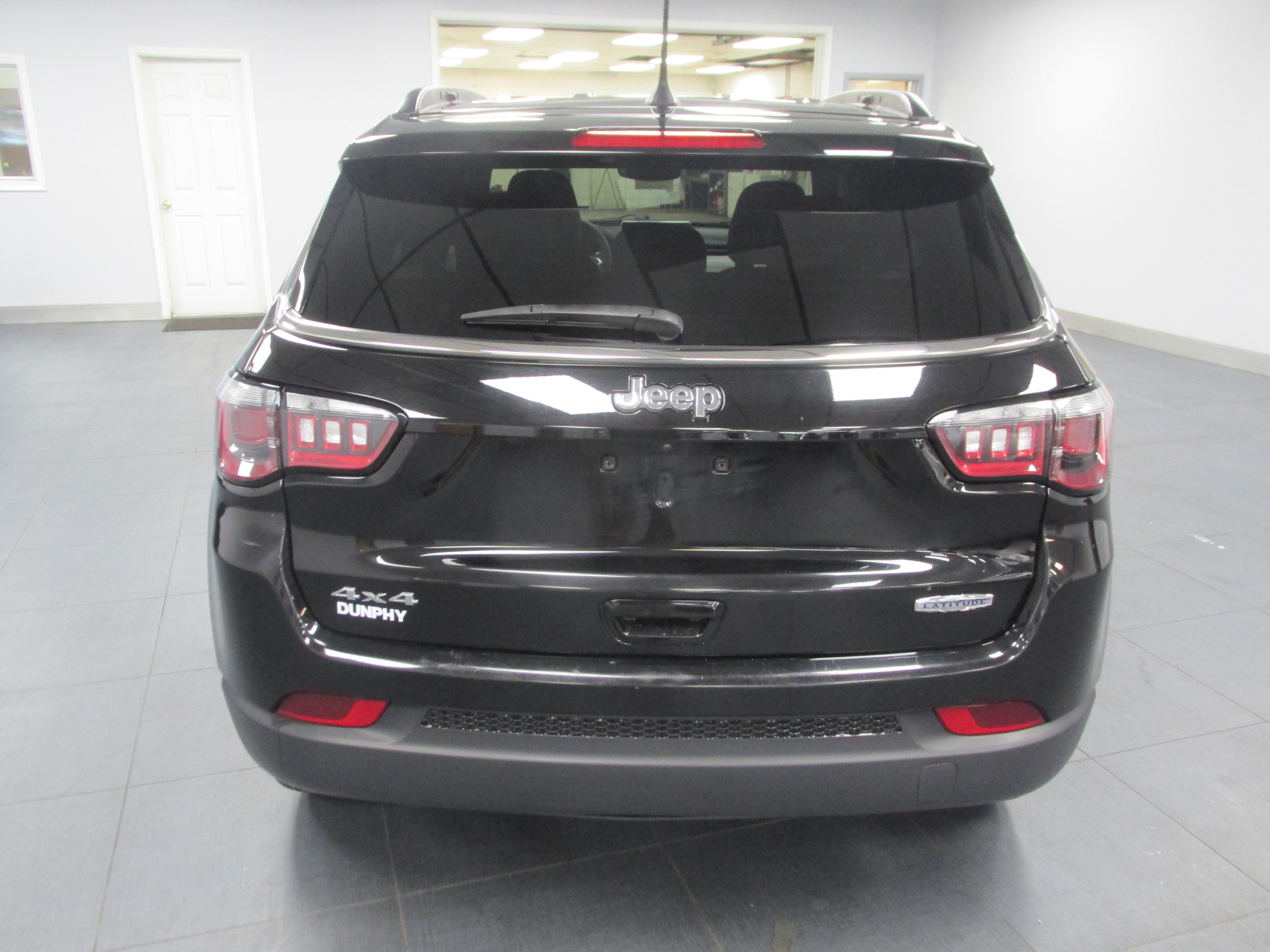 Used 2024 Jeep Compass Latitude AWD/4WD image 6