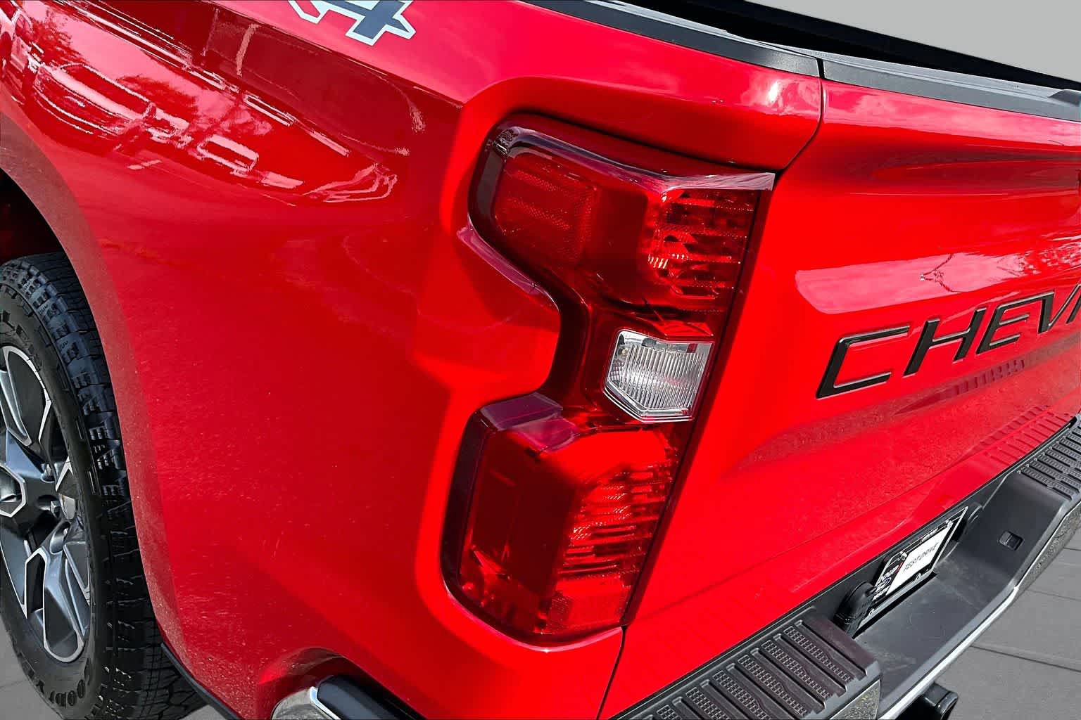 Used 2023 Chevrolet Silverado 1500 LT AWD/4WD image 27