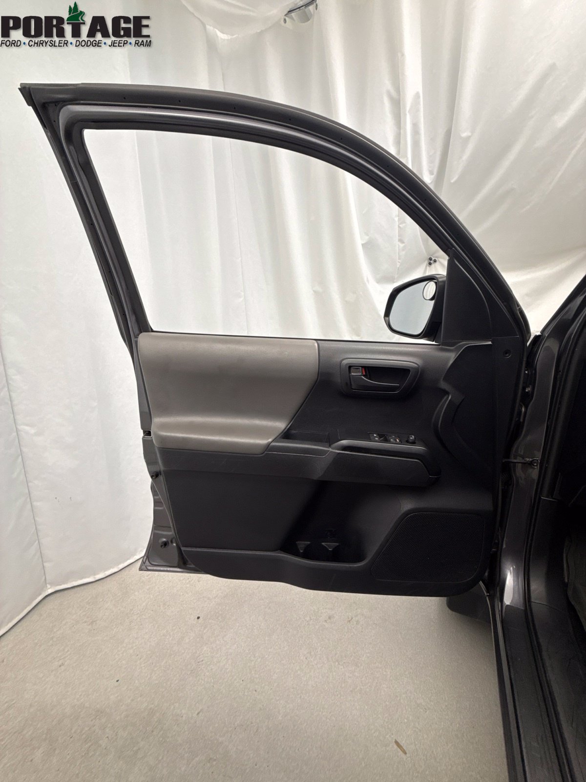 Used 2020 Toyota Tacoma SR5 AWD/4WD image 12