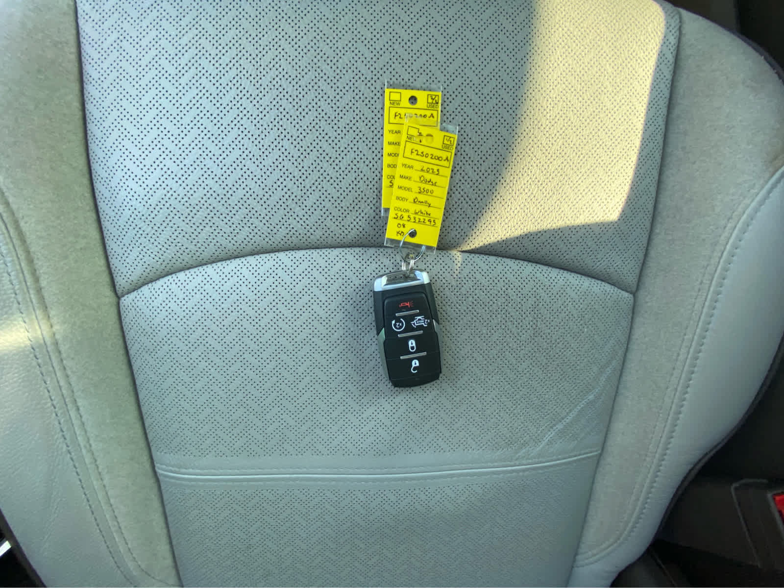Used 2025 RAM 3500 Laramie AWD/4WD image 46